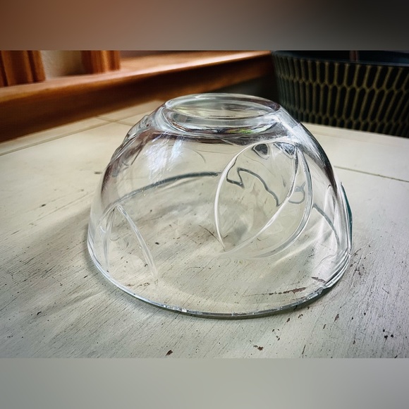SOLD! 2 Leaf Pattern Clear Glass Bowls - Picture 6 of 6